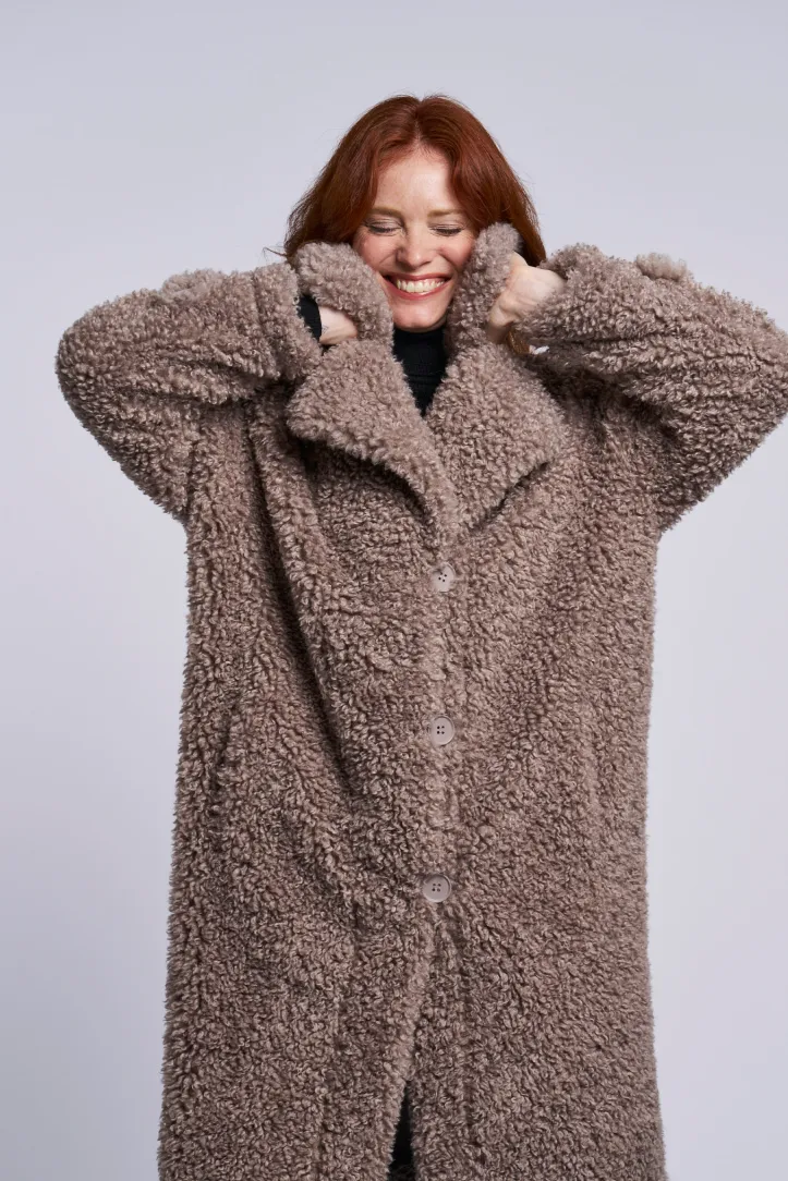 4342 Curly faux fur boyfriend coat